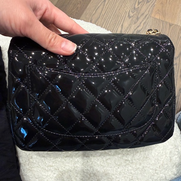 Chanel Black Quilted patent Leather Shoulder Bag - Picture 2 of 9